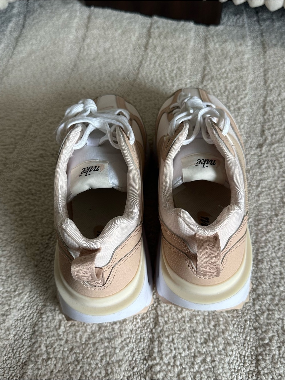 Nike Women’s Air Max Dawn Sneakers Soft Pink - Picture 6 of 8
